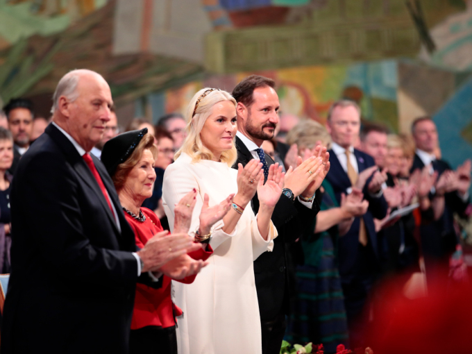 Standing ovation for the Nobel Peace Prize Laureate. Photo: Håkon Mosvold Larsen / NTB scanpix